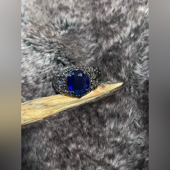 Smooth Alloy / sapphire-like stone size 9.5 Ring | truly gorgeous - Picture 6 of 12